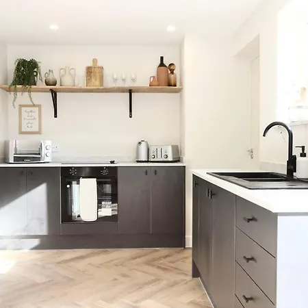 Xxbrand Newxx Sleeps 8, Stylish Japandi House *