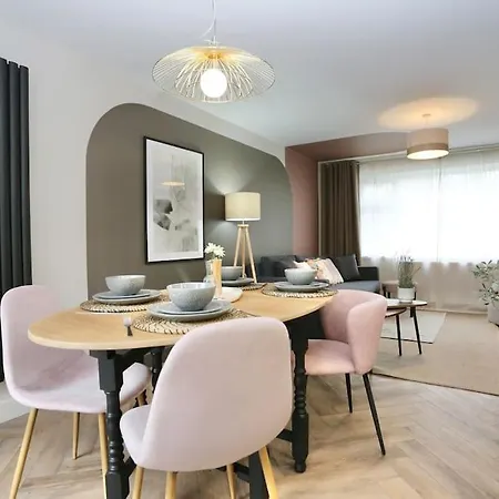 Xxbrand Newxx Sleeps 8, Stylish Japandi House Holiday home Blackpool