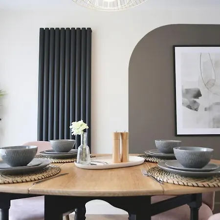Xxbrand Newxx Sleeps 8, Stylish Japandi House