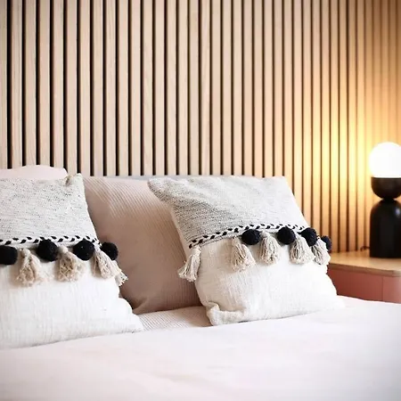 Xxbrand Newxx Sleeps 8, Stylish Japandi House Holiday home *