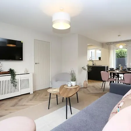 Holiday home Xxbrand Newxx Sleeps 8, Stylish Japandi House *