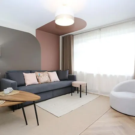 Holiday home Xxbrand Newxx Sleeps 8, Stylish Japandi House