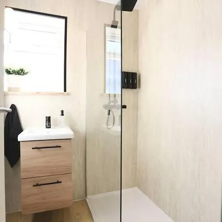 Xxbrand Newxx Sleeps 8, Stylish Japandi House *
