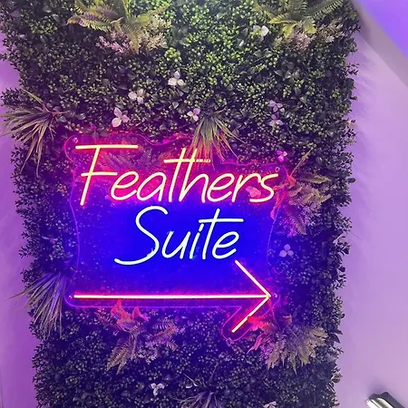 Nocleg ze śniadaniem The Feathers 3*