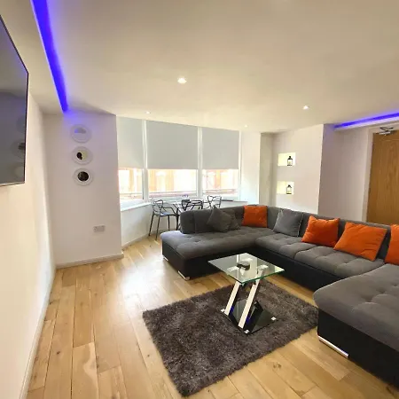 Princess Theatre View By Service Apartment *