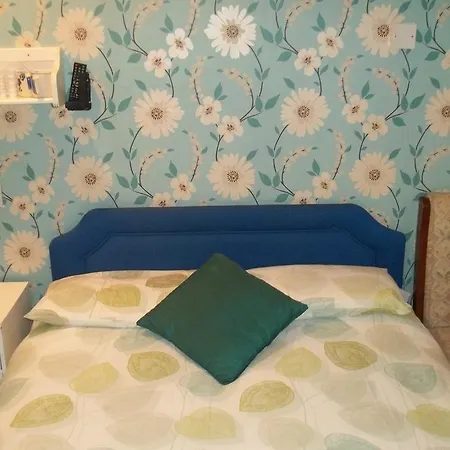 Miramar Bed & Breakfast 4*