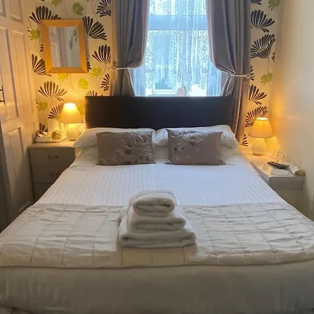 Beverley Dean - Children Over 5 Years Welcome - Continental Breakfast Frühstückspension Blackpool
