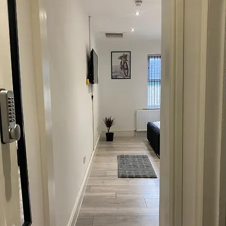 Apartment - Palatine Road *