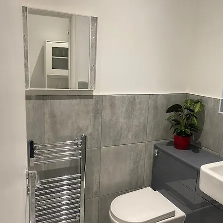 Apartment - Palatine Road *