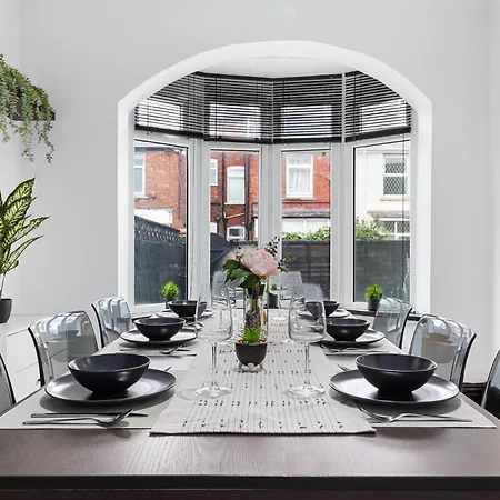 Holiday home Luxury By The Sea Blackpool's Finest Getaway For 8 *