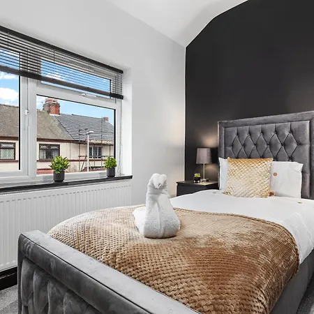 Holiday home Luxury By The Sea Blackpool's Finest Getaway For 8