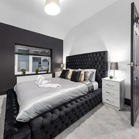 Luxury By The Sea Blackpool's Finest Getaway For 8 Holiday home *