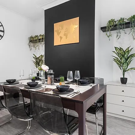 Holiday home Luxury By The Sea Blackpool's Finest Getaway For 8 *