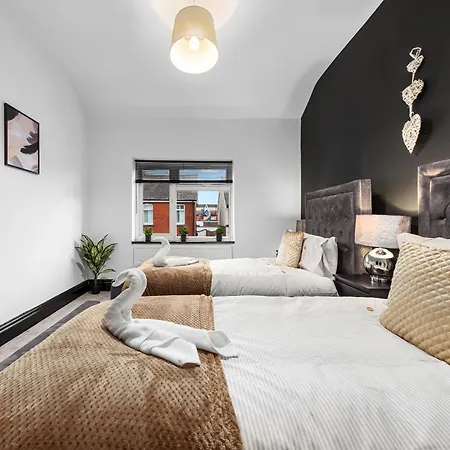 Holiday home Luxury By The Sea Blackpool's Finest Getaway For 8 *