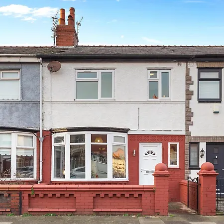 Holiday home Luxury By The Sea Blackpool's Finest Getaway For 8