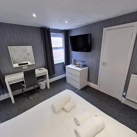 Queens Plaza 3* Blackpool