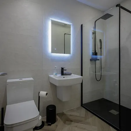 Five Apartment *