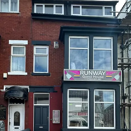 Гостевой дом Runway - Minutes From Winter Gardens - Dog Friendly - Exceptionally Quiet - Very Close H&a Social Club (adults Only)