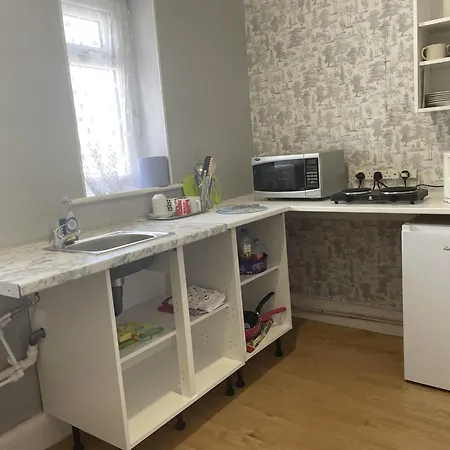 Holiday home Renovated 4-bed - Sleeps 9 - Garden - Parking *