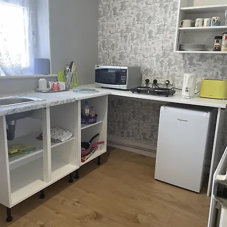 Holiday home Renovated 4-bed - Sleeps 9 - Garden - Parking