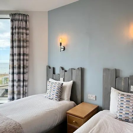 Balmoral 3* Blackpool
