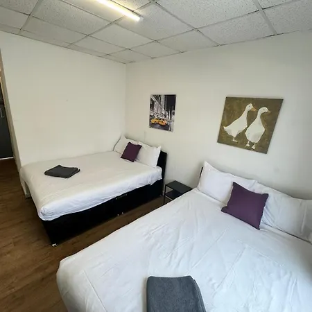 Burlington West Guest house *