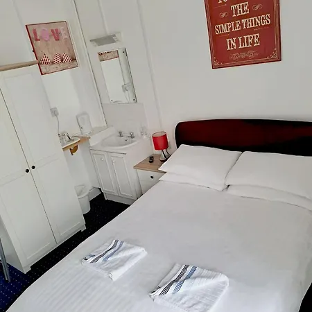 The Mornington Bed & Breakfast 2*
