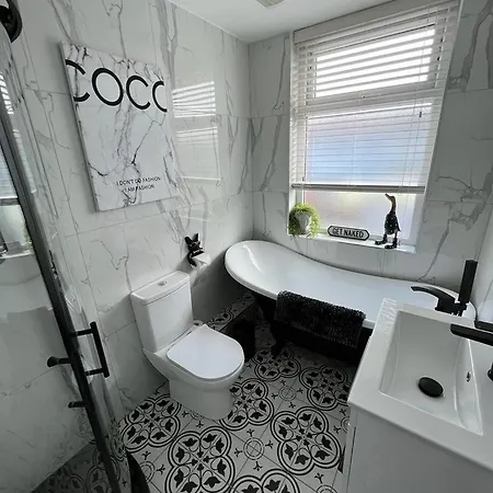 Beachside - Hot Tub Sleeps 10 Blackpool