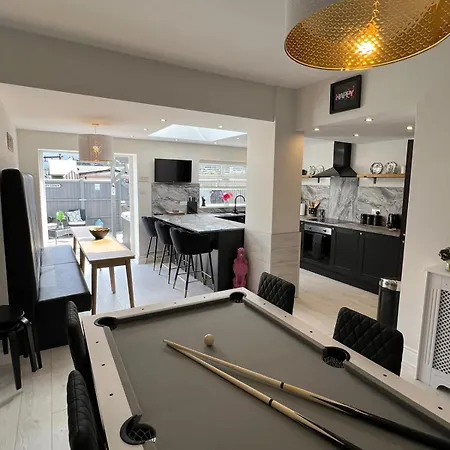 Holiday home Beachside - Hot Tub Sleeps 10