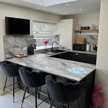 Beachside - Hot Tub Sleeps 10 * Blackpool