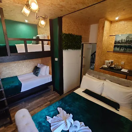 Guest house Harriette's *