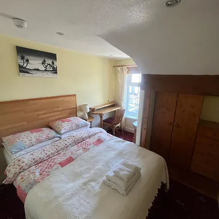 Marston Town Centre Villa *
