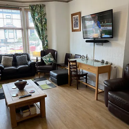Marston Town Centre Villa *