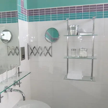 Fourrooms Bed & Breakfast Blackpool