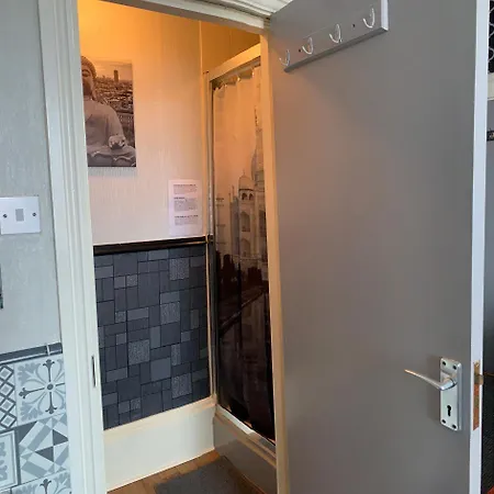 בית הארחה Hornby Villa- 4star B&b-couples & Families Only