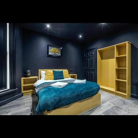 Two Bed Modern 5min Walk To Town Centre With Free Parking ! Under New Management Апартаменты *