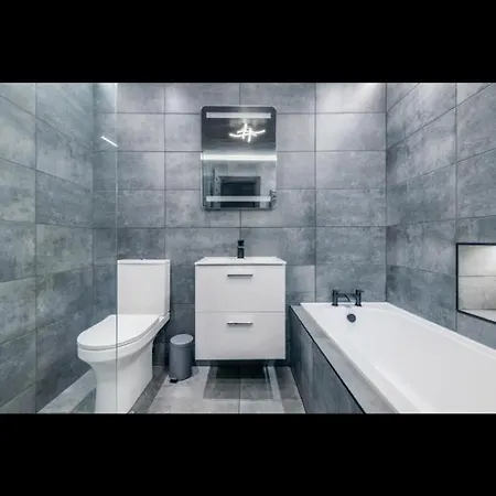 Two Bed Modern 5min Walk To Town Centre With Free Parking ! Under New Management Апартаменты *