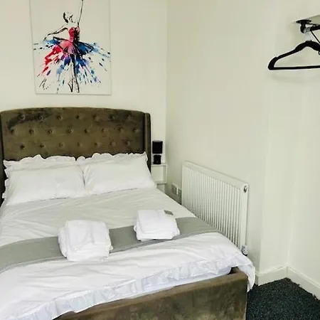 Coronation No1 Apartment *