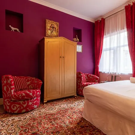 Rouge Hotel