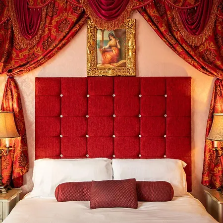 Rouge Hotel 4*