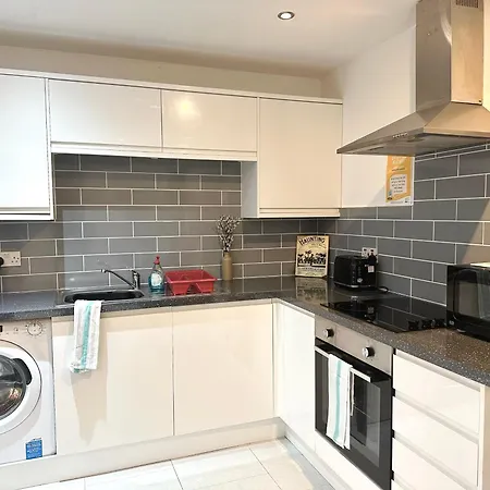 Winter Gardens Service 2 By Service Apartment *