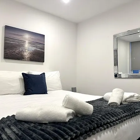 Winter Gardens Service 2 By Service Apartment *