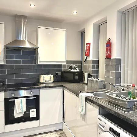 Winter Gardens Service 2 By Service Apartment *