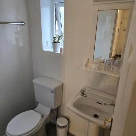 Q - Guest house