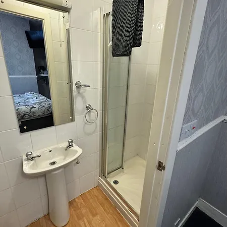 Runway - Minutes From Winter Gardens - Dog Friendly - Exceptionally Quiet - Very Close H&a Social Club (adults Only) Гостевой дом *
