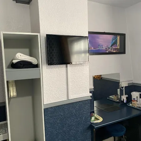 Hornby Villa- 4star B&b-couples & Families Only בית הארחה 4*
