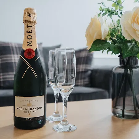 Holiday home Private Yard, Free Parking & Games At Laburnum House *