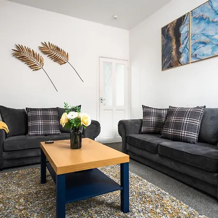Holiday home Private Yard, Free Parking & Games At Laburnum House Blackpool