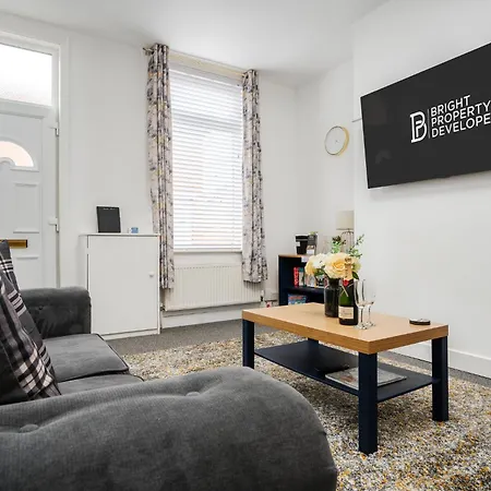 Holiday home Private Yard, Free Parking & Games At Laburnum House Blackpool
