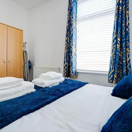 Private Yard, Free Parking & Games At Laburnum House Holiday home *